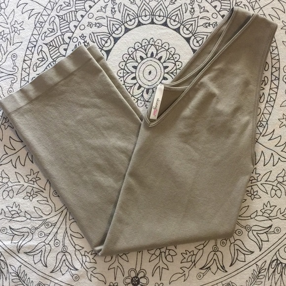 NWOT Khaki skinnytees V-Neck Layering Tank, OS - Picture 5 of 5